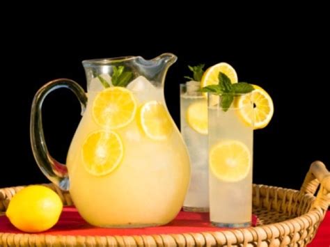 Home Remedies to Dissolve Kidney Stones Naturally | Healthy Living