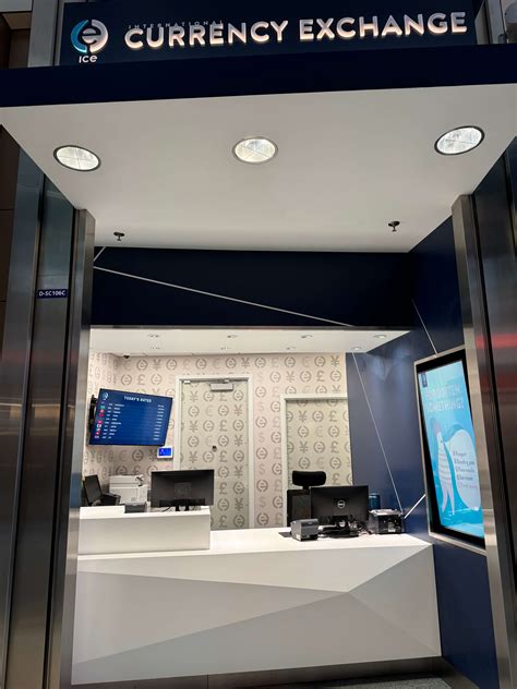 Dallas International Airport (DFW) - D12 : International Departure post ...