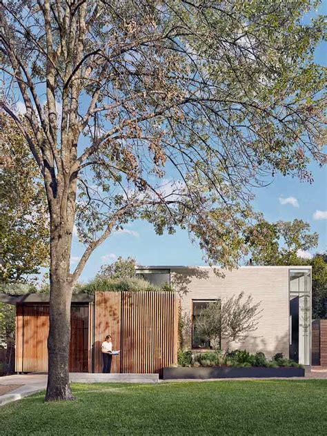 This bright, airy Texas home maximizes views from its 14ft tall windows ...
