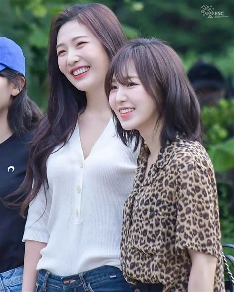 Wendy & Joy so pretty : r/WendyRedVelvet