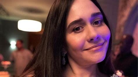 Alessandra Negrini abusa de decote: 'A mais bonita'