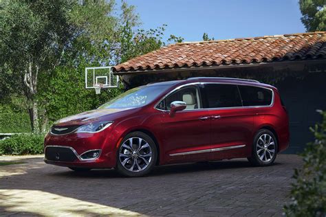 2017 Chrysler Pacifica Scores Impressive 28 MPG Highway - autoevolution