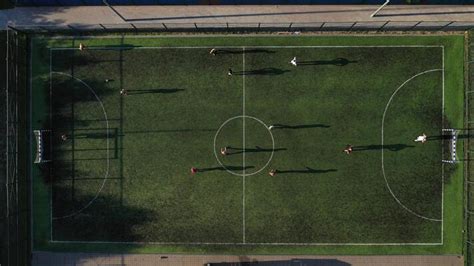 Playing Football 的图像结果