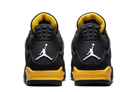 Air Jordan 4 'Thunder' (2023) | JORDAN 4