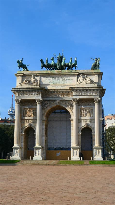 High Resolution Image of Building Top View 的图像结果