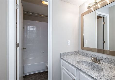 Apartment & Townhome Rentals | Maple Hills Apartments | Overland Park, KS