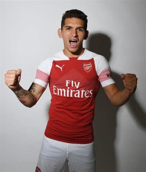 Pictures: Torreira in Arsenal colours | Gallery | News | Arsenal.com