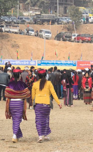 Mynmar Local People From City 的图像结果