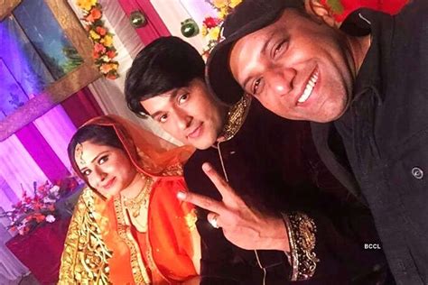 TV’s popular actor Anas Rashid and Heena Iqbal during their engagement ...
