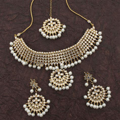 Etnico 18K Gold Plated Traditional Kundan & Pearl Studded Choker Neckl ...
