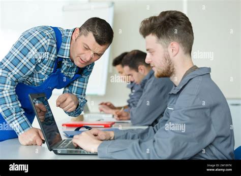 Engineering College Students 的图像结果