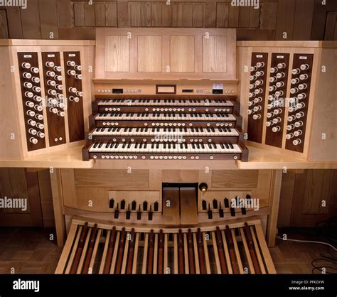 Electric organ hi-res stock photography and images - Alamy