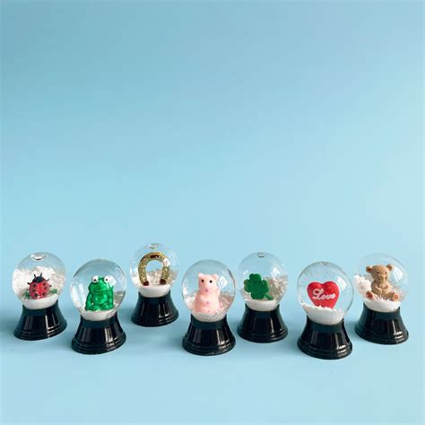 Snow Globe 的图像结果