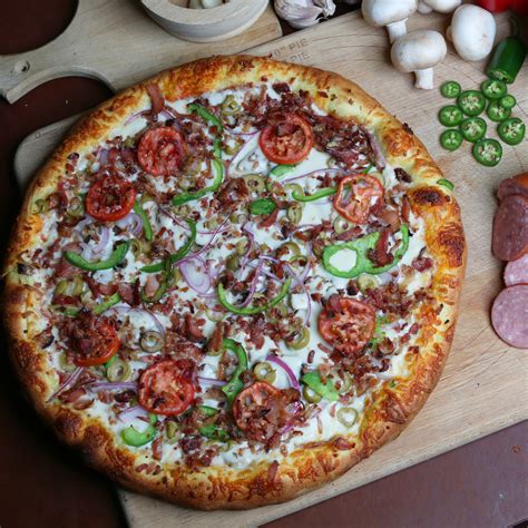 Golden Crust Pizza in Ottawa| Pizza Place Ottawa| Golden Crust Pizzeria