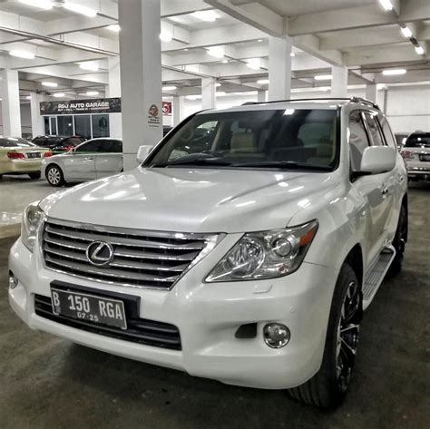 Toyota Land Cruiser 200 Rally built from Lexus LX570 : r/AwesomeCarMods