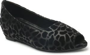 Longwalk Footwear - Buy Longwalk Footwear Online at Best Prices in ...