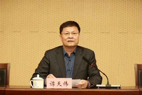 我校聘任茅盾文学奖获得者熊召政为名誉教授