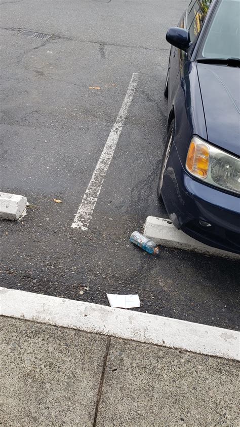 Trash and Littering in Redmond strip mall with Great Clips, Fatburger ...