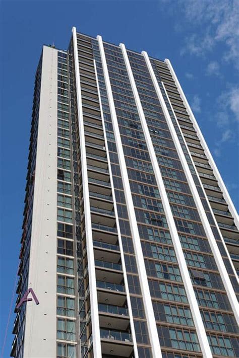 High Level Building Signage 的图像结果