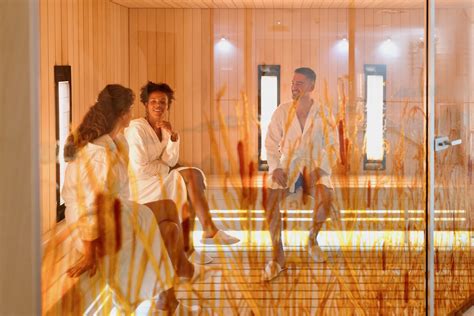 Infrared Saunas: 4 Health Benefits | The Output by Peloton