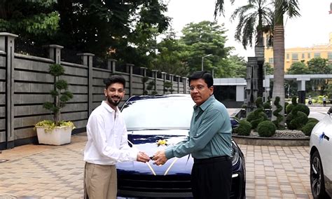 ஜெயிலர் வெற்றி - அனிருத்-க்கு ரூ. 1.4 கோடி மதிப்புள்ள காரை பரிசாக ...