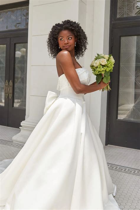 Modern Strapless Princess Ballgown Wedding Dress with Detachable Bow
