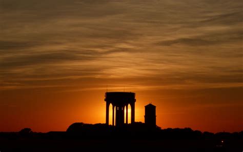 Download wallpaper 2560x1600 buildings, silhouettes, sky, evening ...