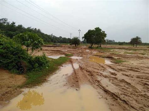 Jhargram's Khwabgaon reels under road misery yet sells crafts in bulk ...