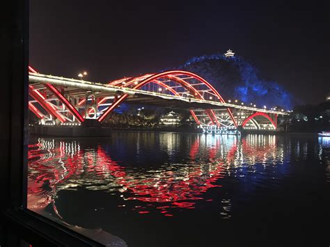 柳州市内最高的山峰，也是观柳州夜景，赏百里柳江的最佳去处！