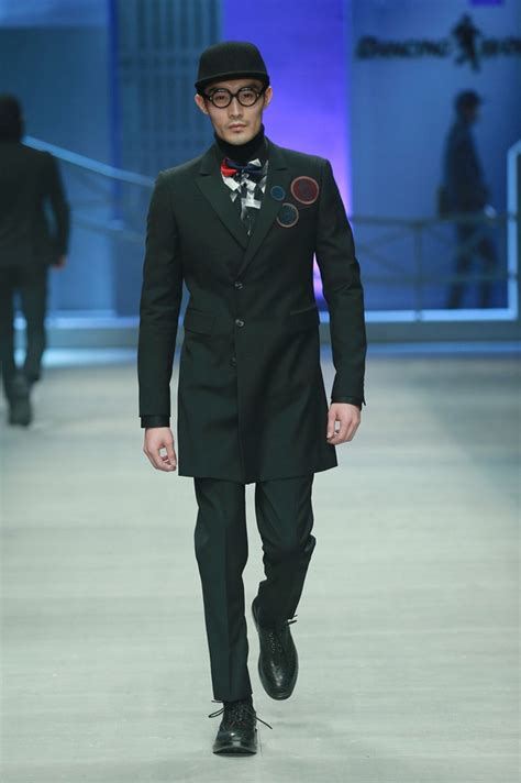 Dancing Wolves 的图像结果