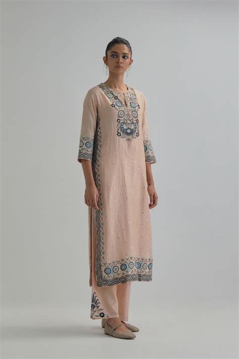 Pink slim fit straight kurta set, decorated with bold appliqué borders ...