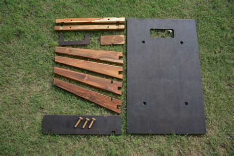 Making a Wooden Table 的图像结果