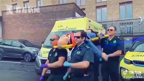 英国急救人员模仿黑人“抬棺舞”拍视频引发众怒