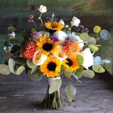 20 Stunning Rustic Sunflower Wedding Bouquets - Roses & Rings ...