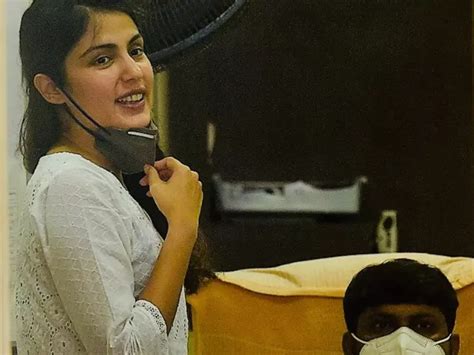 रिया चक्रवर्ती ने दर्ज कराई FIR, सुशांत की बहनों ने कहा- 'यह सब बदला ...