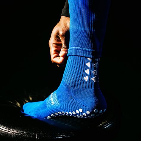 GAIN THE EDGE | Support your every move with the combination of blue ...