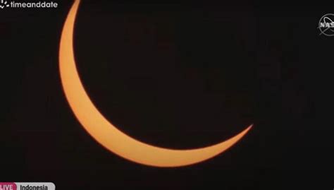 Rare hybrid eclipse grabs eyeball of people in Australia - IBTimes India