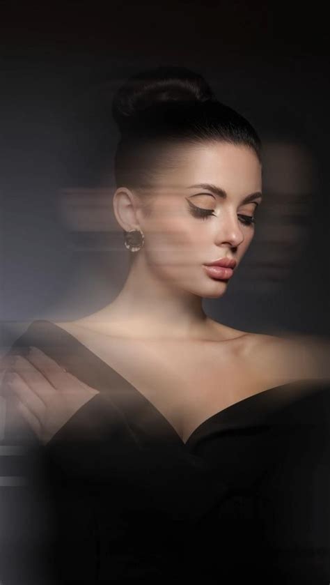 Rezultat imagine pentru Photoshop Tutorial Streaking Effect