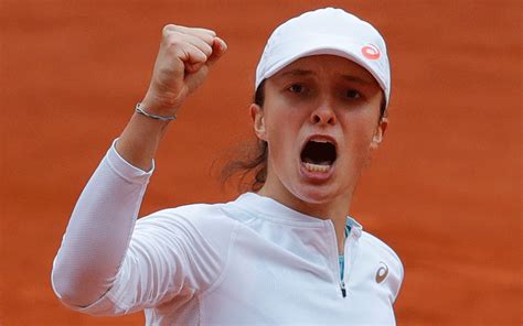 Poland's Iga Swiatek beats Sofia Kenin for French Open title
