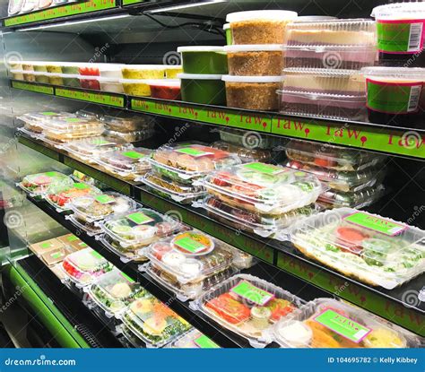 RAW VEGAN RESTAURANT TOGO FOOD, CHICAGO Editorial Photography - Image ...