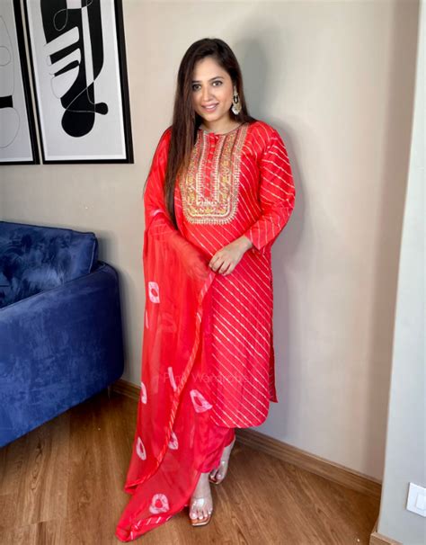 Indian traditional dresses for women in India at Pink Wardrobe Vadodara