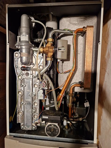 Remeha Quinta 28c - Geen warm water. : r/Klussers