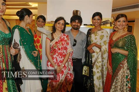Sabyasachi Fashion Photo Popular Fashion Designer Sabya...