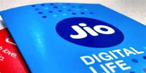 Jio Affordable Cloud Laptop: A Total Game Changer | Cashify News