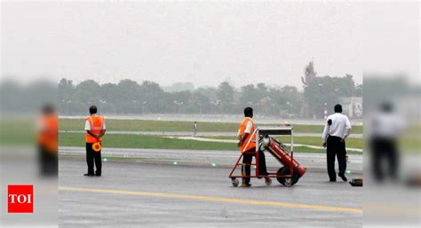 IGI Airport Runway: IGI runway work cuts 100 flights, fares up 100% on ...