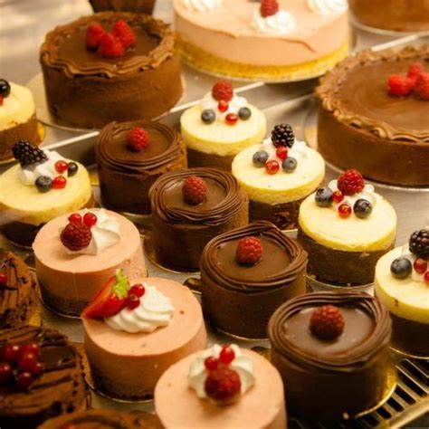 Order decadent cakes online from these shops in Mumbai