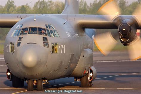 The Marine Corps Just Said Goodbye To Its Last Legacy C-130 Hercules ...