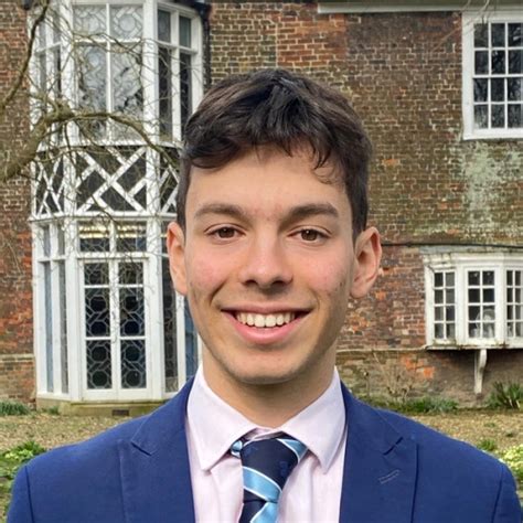 Hari - Economics teacher - ₹2392/h