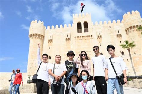 在埃中国留学生赴埃及新首都CBD项目参观交流_全球_新闻_华人头条