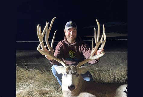 Nebraska Rancher Tags 210-Inch Mule Deer Buck on a Quick Hunt After ...